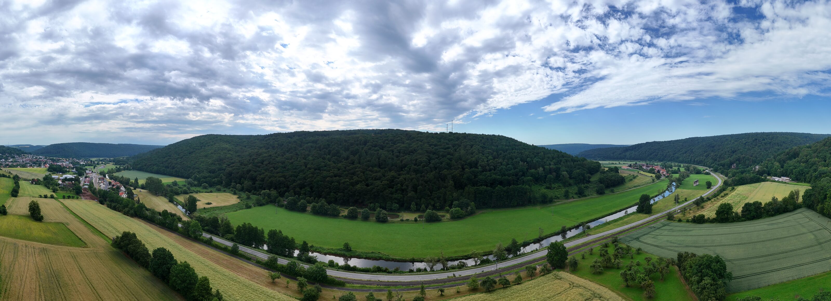 Weites Panorama der Saale zwischen Gräfendorf und Schonderfeld
